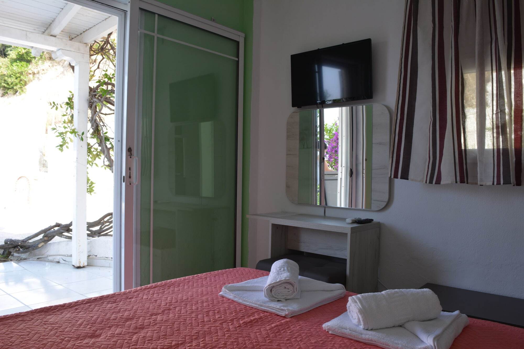 Dias Apartments Mola Kalyva Luaran gambar